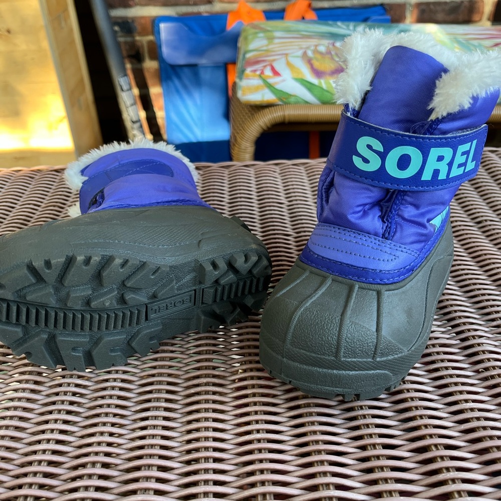 Sorel snow boots for kids Size 8